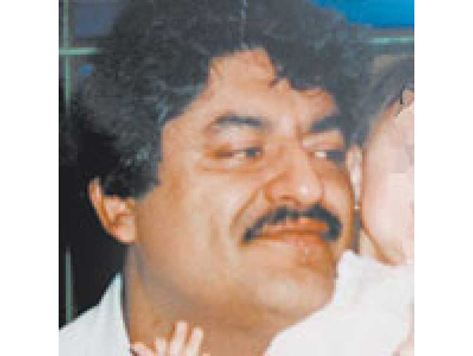 Soy hijo de 'El Azul, insiste