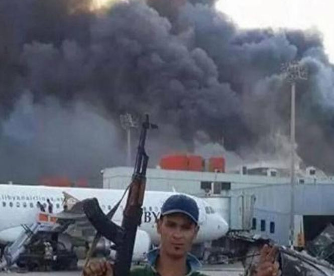 Rebeldes tomaron el control del Aeropuerto Internacional de Trípoli, con lo que también se hicieron del control de al menos 12 aeronaves comerciales. FOTO: Especial