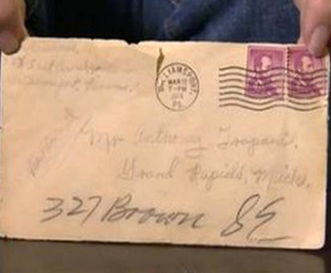 La carta de 1953 fue escondida por la esposa de Tony Trapani en un gabinete. FOTO: FOX17