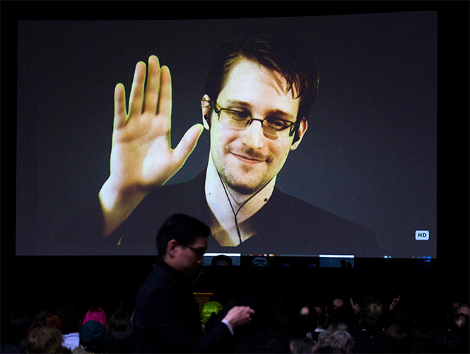Snowden: Snowden: