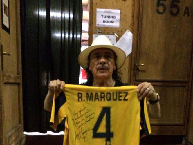 'A su majestad del riff Carlos Santana en el concierto de esta noche en la Arena de Verona', escribió en la red social Rafa Márquez sobre su coterráneo. (Twitter)