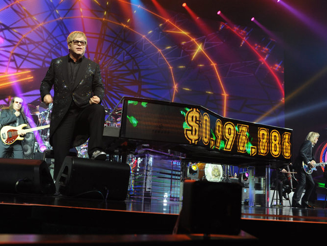 Elton interpretará sus éxitos más emblemáticos en un concierto de dos horas, anunció el presidente del mencionado circuito, Jason Dial. (Instagram)