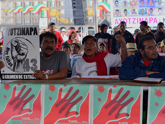 Padres de familia de los 43 normalistas de Ayotzinapa anunciaron que el próximo sábado 26 de septiembre a las 12:00 horas llevarán a cabo una marcha al Zócalo capitalino