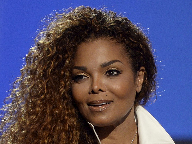 La famosa cantante y hermana del fallecido Michael Jackson dio a luz a su primer hijo