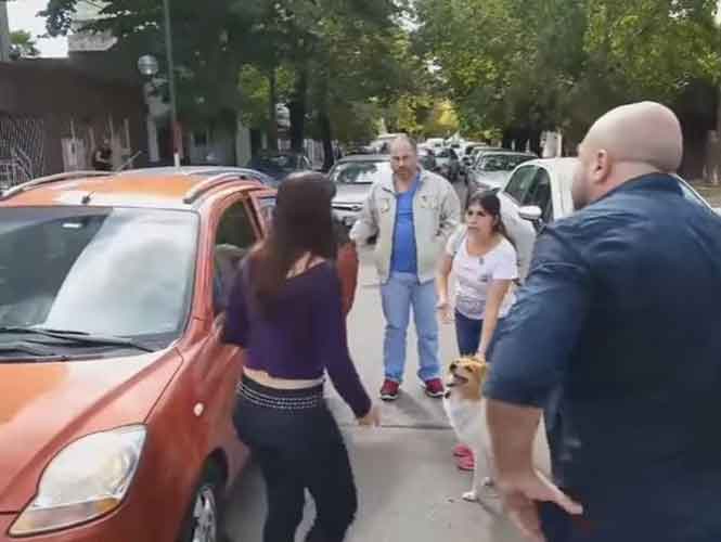 Así increparon a una mujer que había abandonado recién a su mascota
