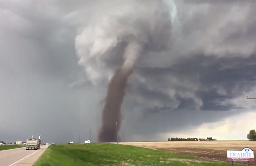 El terrorífico tornado de dos colores El terrorífico tornado de dos colores