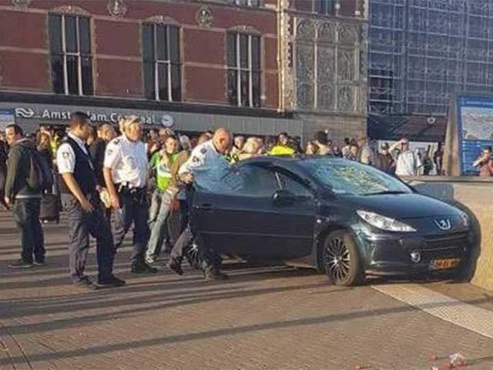 Ámsterdam: Atropellan a peatones fuera de estación del tren