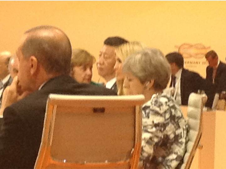 Ivanka Trump se apropia de silla presidencial durante cumbre del G20