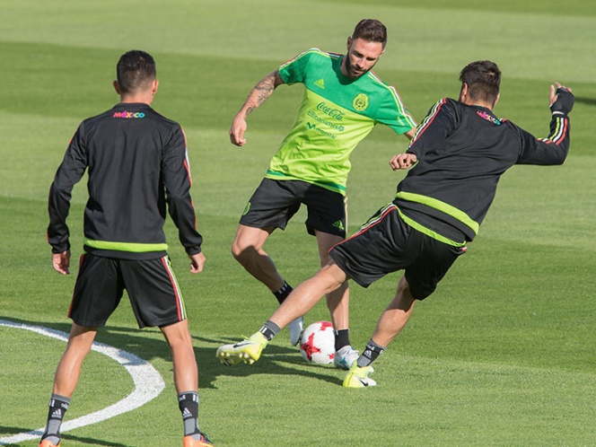 Monterrey busca fichaje con Layún