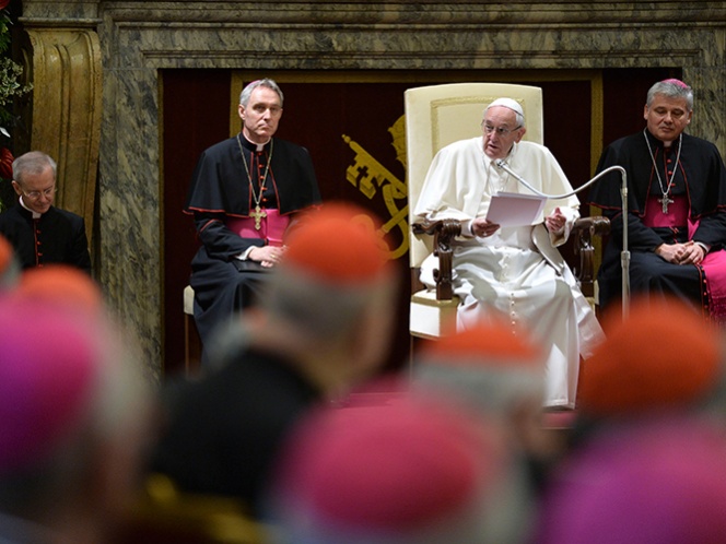 Durante el encuentro, el pontífice pidió a los integrantes de la curia ser honestos, no traicionar la confianza y evitar los escándalos que amenacen la credibilidad de la Iglesia.
