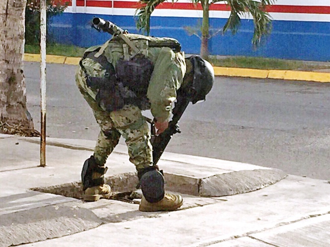 Hasta en las alcantarillas de Los Mochis fue buscado el capo sinaloense por efectivos de la Marina.