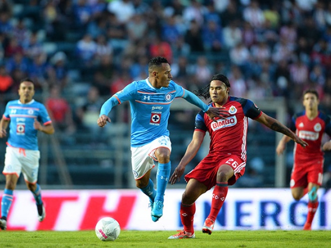 Cruz Aul logró contener los ataques del Rebaño y tuvo inquieta a la defensa rival (Mexsport) Cruz Aul logró contener los ataques del Rebaño y tuvo inquieta a la defensa rival (Mexsport)