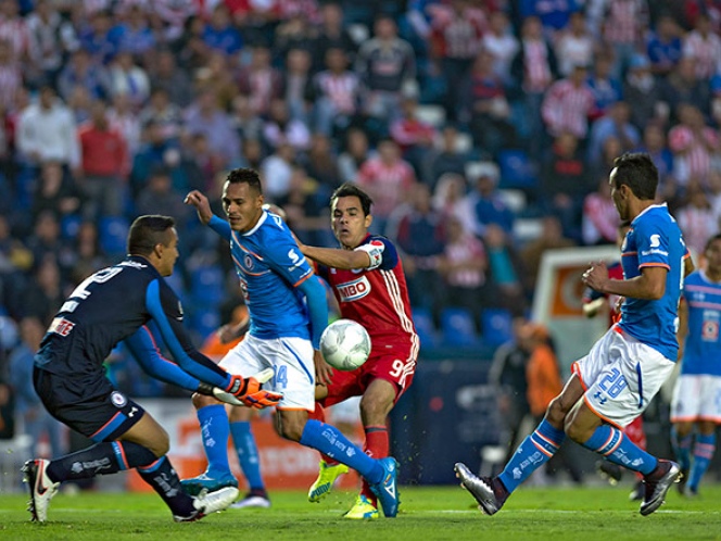 Guillermo Allison salvó a los celestes en la última jugada de peligro del encuentro (Mexsport) Guillermo Allison salvó a los celestes en la última jugada de peligro del encuentro (Mexsport)