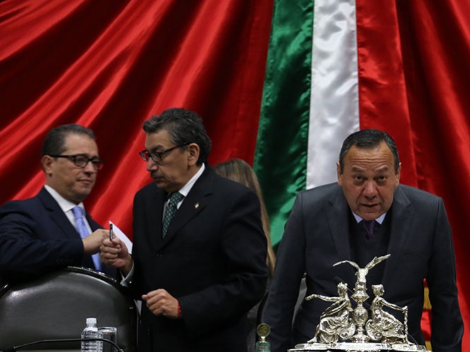 El presidente de la Mesa Directiva de la Cámara de Diputados, Jesús Zambrano Grijalva, planteó que se implemente el mando único policial estatal en casos de emergencia (Foto: Cuartoscuro) El presidente de la Mesa Directiva de la Cámara de Diputados, Jesús Zambrano Grijalva, planteó que se implemente el mando único policial estatal en casos de emergencia