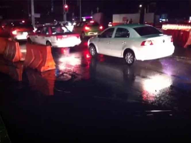 La acumulación de agua se registra en Avenida Río Mixcoac. Foto: Efrén Argüelles