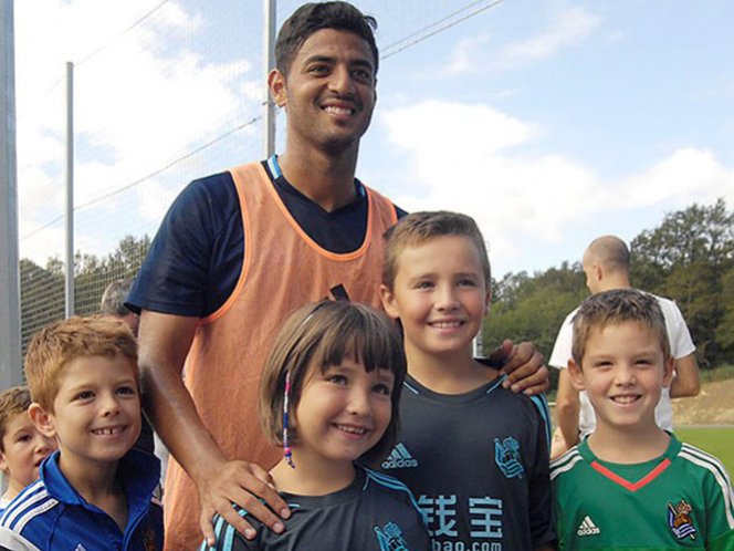 El jugador de la Real Sociedad se encuentra recuperándose de una lesión en la rodilla (@RealSociedad) El jugador de la Real Sociedad se encuentra recuperándose de una lesión en la rodilla (@RealSociedad)