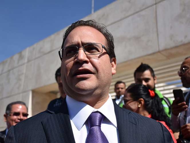 Este lunes 26 de septiembre se reúne la Comisión de Justicia Partidaria del PRI para analizar la situación del actual gobernador de Veracruz. Este lunes 26 de septiembre se reúne la Comisión de Justicia Partidaria del PRI para analizar la situación del actual gobernador de Veracruz.