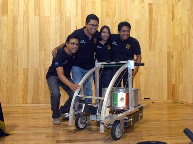Nueve jóvenes integraron al equipo de UNAM Space, ganadores del premio 'Hans von Mulau'. Nueve jóvenes integraron al equipo de UNAM Space, ganadores del premio 'Hans von Mulau'.