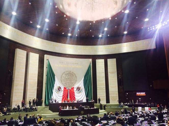 Adelantarán la liberalización gradual del precio de las gasolinas por regiones a partir de enero; tiene un monto adicional de 51 mil mdp 