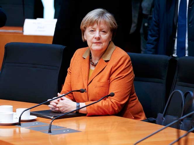 El dirigente blanquiazul se reunió con la canciller alemana y dijo ‘posee la suficiente autoridad moral para hablar de muros’, pues nació en Berlín, ‘y sabe que esa no es la solución’