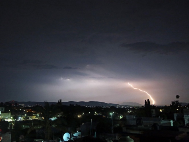 Lluvia eléctrica en Cuernavaca, Morelos, el pasado 4 de junio. Foto archivo: Cuartoscuro Lluvia eléctrica en Cuernavaca, Morelos, el pasado 4 de junio.
