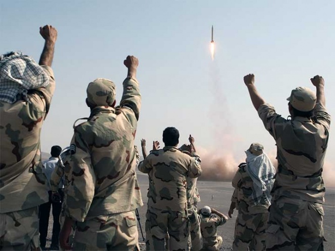 Irán lanza misiles contra